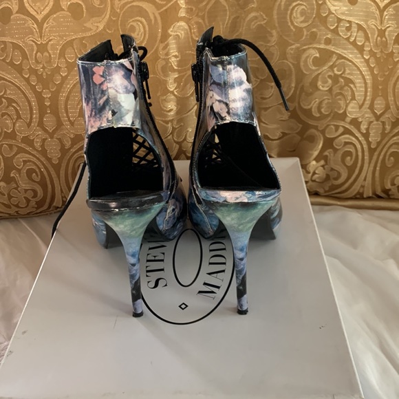 NIB “Steve Madden” open heel floral print ankle boots - Picture 3 of 8
